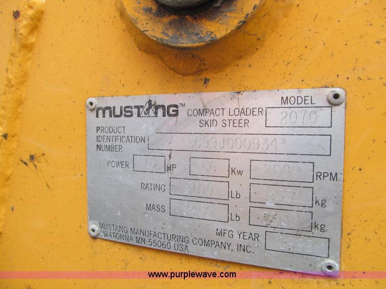 image for item L1810 1999 Mustang 2070 skid steer