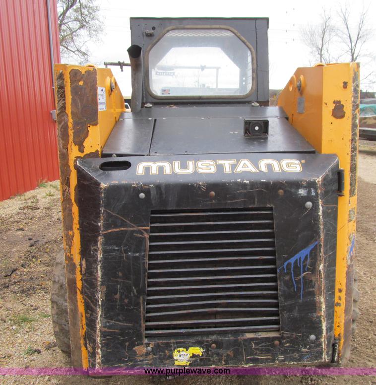 image for item L1810 1999 Mustang 2070 skid steer