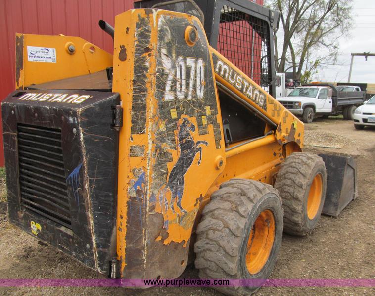 image for item L1810 1999 Mustang 2070 skid steer
