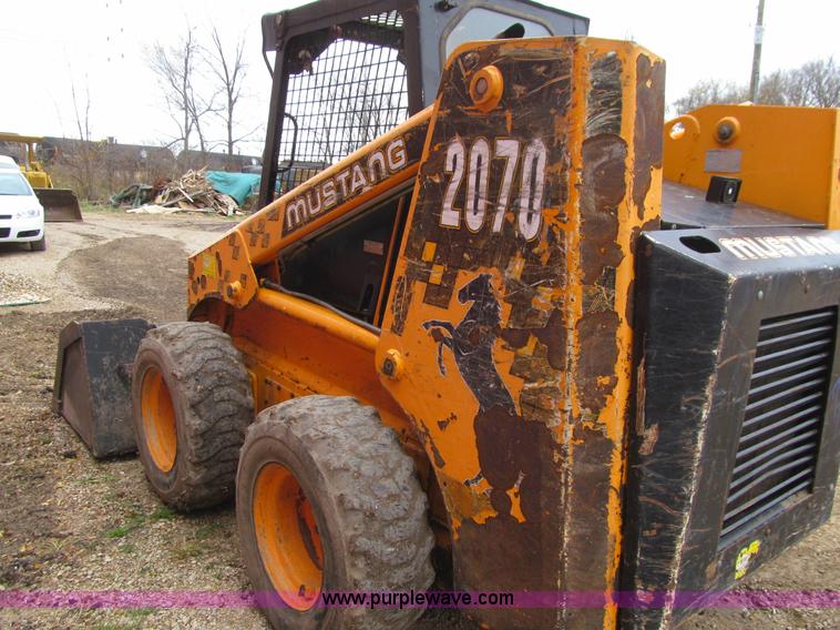 image for item L1810 1999 Mustang 2070 skid steer