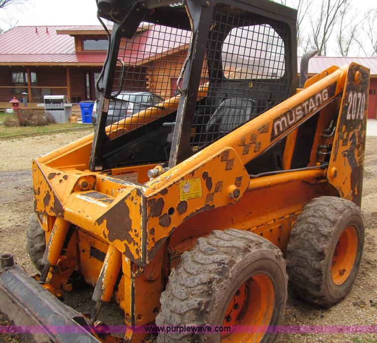 image for item L1810 1999 Mustang 2070 skid steer