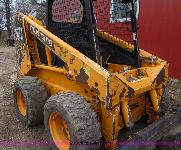 image for item L1810 1999 Mustang 2070 skid steer