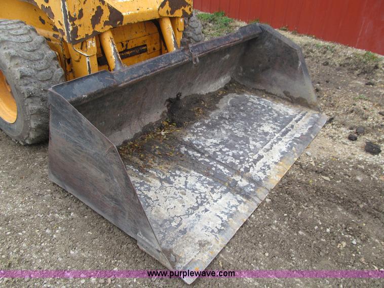 image for item L1810 1999 Mustang 2070 skid steer