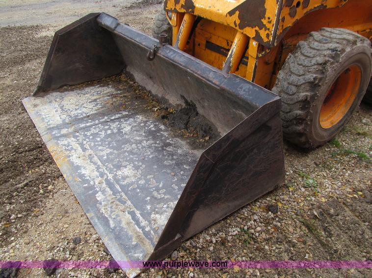 image for item L1810 1999 Mustang 2070 skid steer