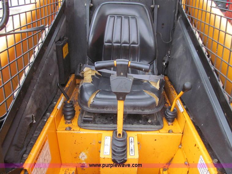 image for item L1810 1999 Mustang 2070 skid steer