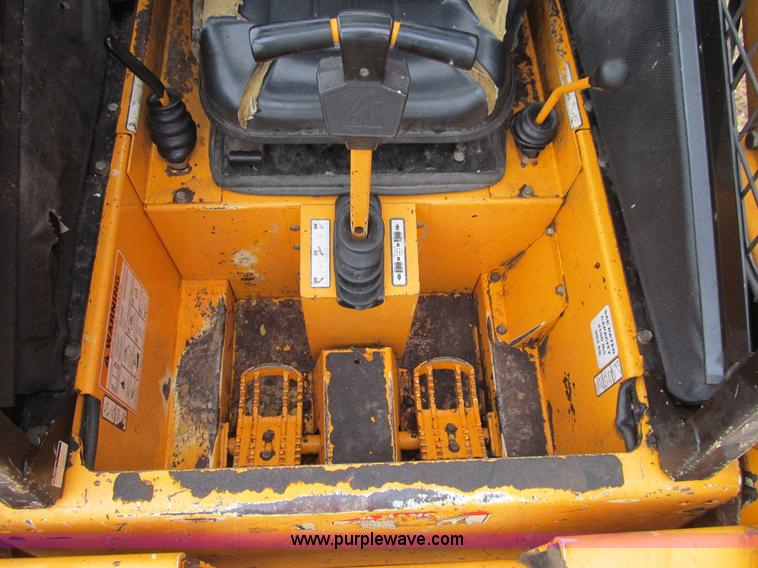 image for item L1810 1999 Mustang 2070 skid steer