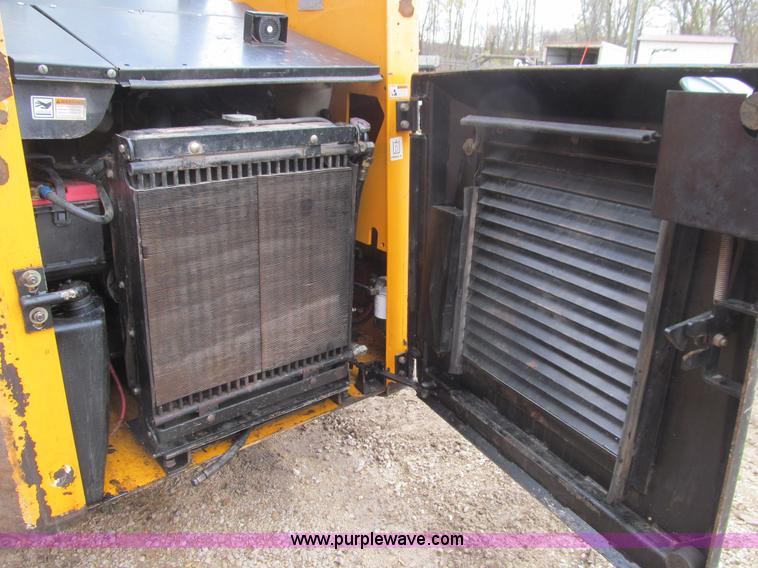 image for item L1810 1999 Mustang 2070 skid steer