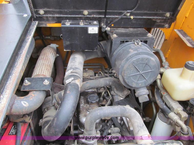 image for item L1810 1999 Mustang 2070 skid steer