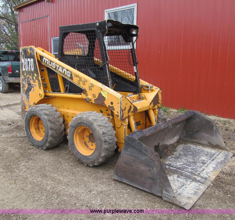 image for item L1810 1999 Mustang 2070 skid steer