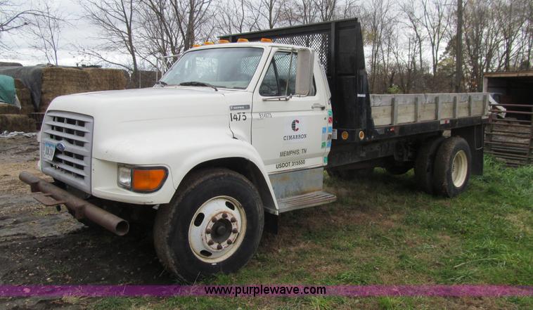 image for item L1811 1997 Ford F800 flatbed truck