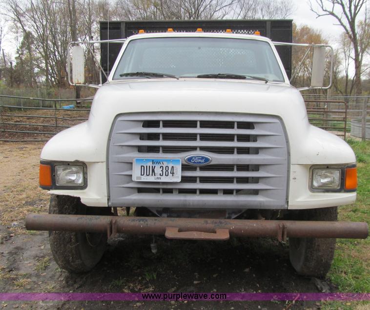 image for item L1811 1997 Ford F800 flatbed truck