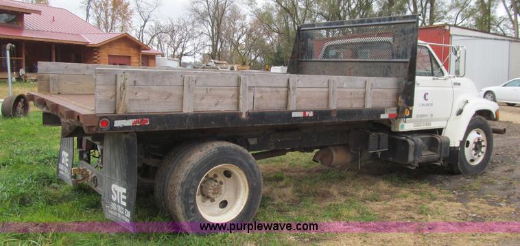 image for item L1811 1997 Ford F800 flatbed truck