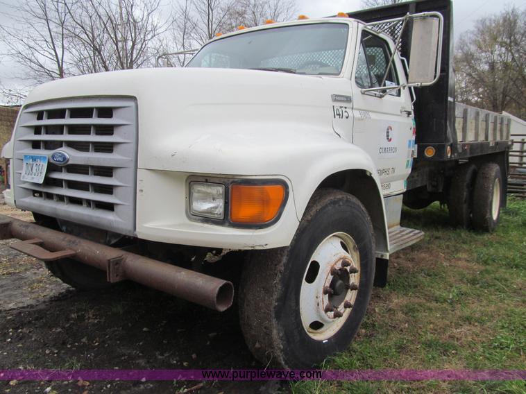 image for item L1811 1997 Ford F800 flatbed truck