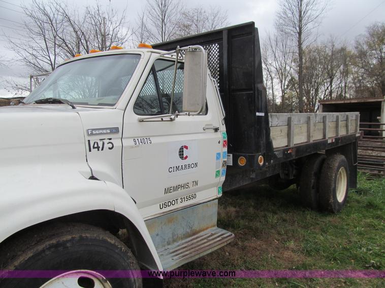 image for item L1811 1997 Ford F800 flatbed truck