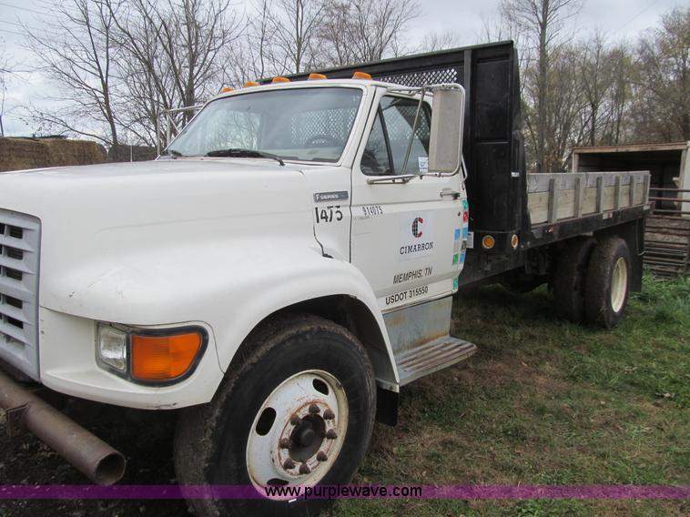 image for item L1811 1997 Ford F800 flatbed truck