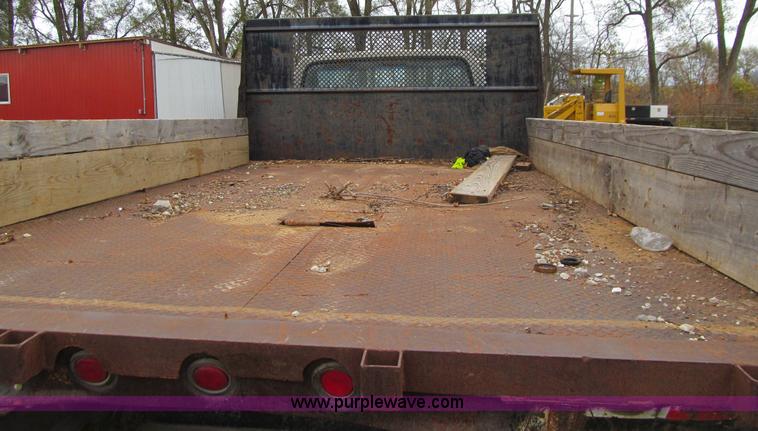 image for item L1811 1997 Ford F800 flatbed truck