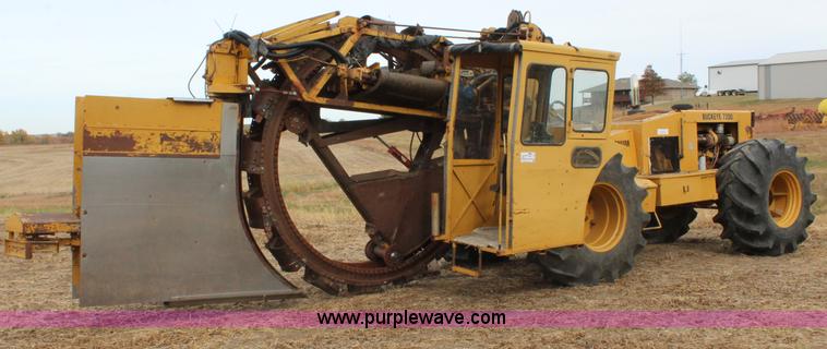image for item L2435 2001 Buckeye 7200 Magnum drainage tile wheel trencher