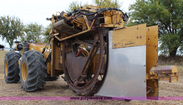 image for item L2435 2001 Buckeye 7200 Magnum drainage tile wheel trencher