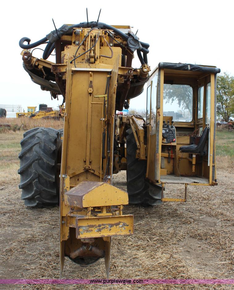 image for item L2435 2001 Buckeye 7200 Magnum drainage tile wheel trencher