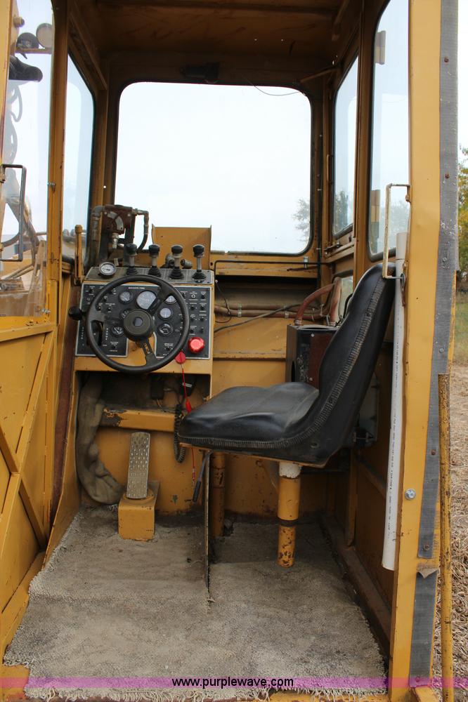 image for item L2435 2001 Buckeye 7200 Magnum drainage tile wheel trencher