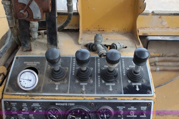 image for item L2435 2001 Buckeye 7200 Magnum drainage tile wheel trencher