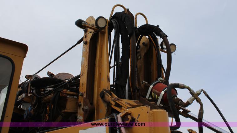 image for item L2435 2001 Buckeye 7200 Magnum drainage tile wheel trencher