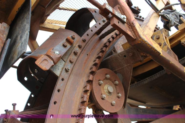 image for item L2435 2001 Buckeye 7200 Magnum drainage tile wheel trencher