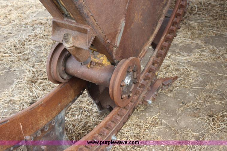 image for item L2435 2001 Buckeye 7200 Magnum drainage tile wheel trencher