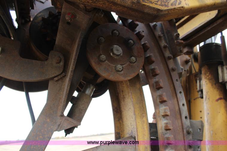 image for item L2435 2001 Buckeye 7200 Magnum drainage tile wheel trencher