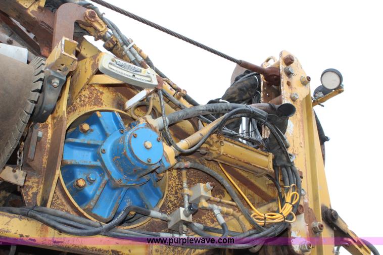 image for item L2435 2001 Buckeye 7200 Magnum drainage tile wheel trencher