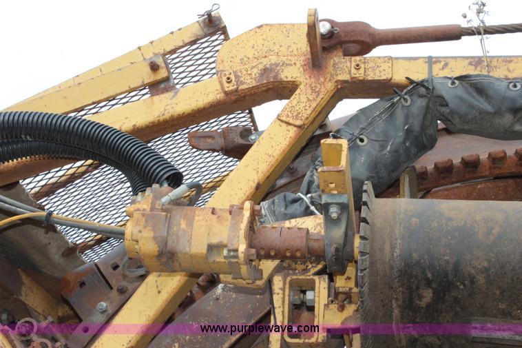 image for item L2435 2001 Buckeye 7200 Magnum drainage tile wheel trencher