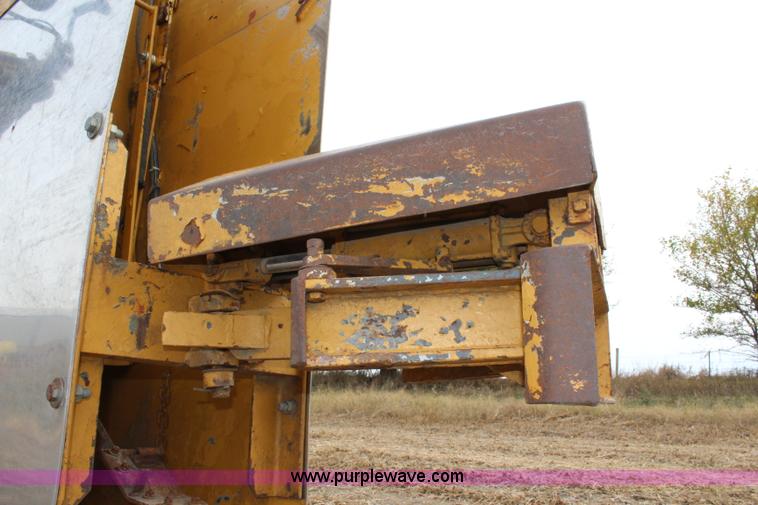image for item L2435 2001 Buckeye 7200 Magnum drainage tile wheel trencher
