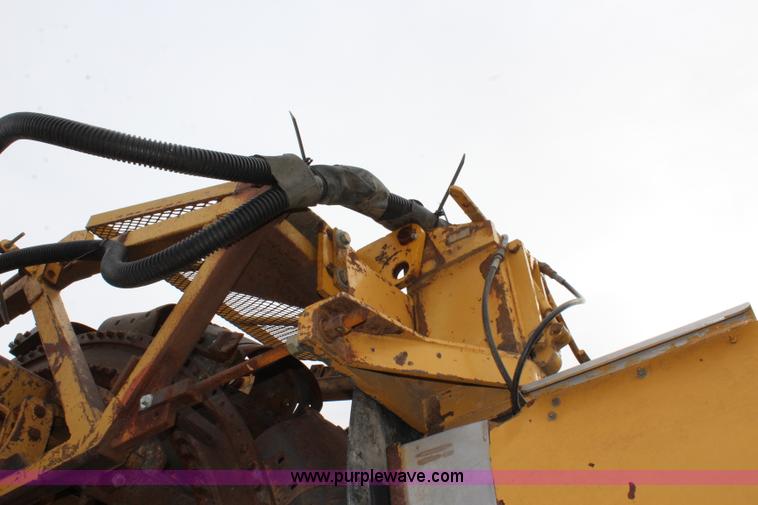 image for item L2435 2001 Buckeye 7200 Magnum drainage tile wheel trencher