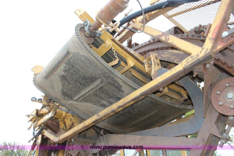 image for item L2435 2001 Buckeye 7200 Magnum drainage tile wheel trencher