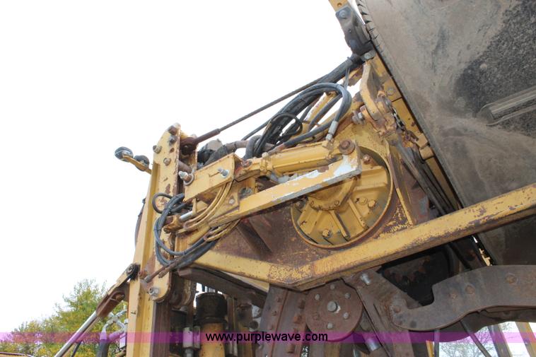 image for item L2435 2001 Buckeye 7200 Magnum drainage tile wheel trencher