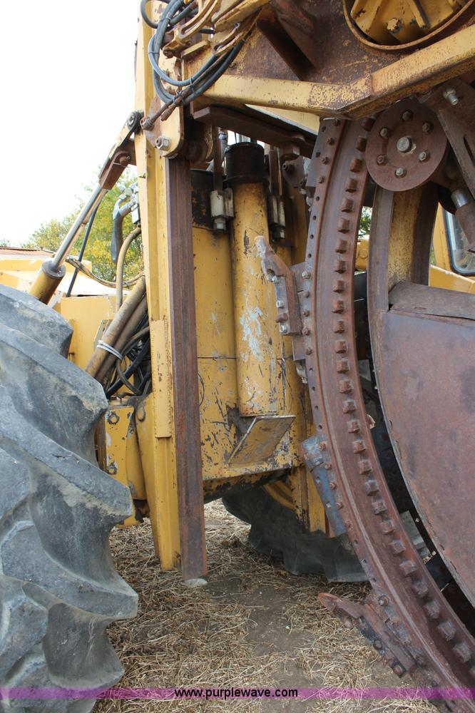 image for item L2435 2001 Buckeye 7200 Magnum drainage tile wheel trencher