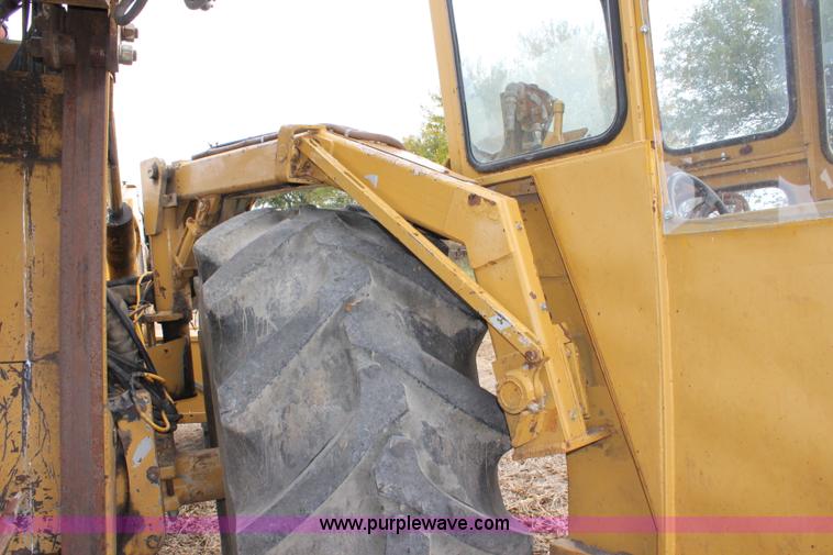 image for item L2435 2001 Buckeye 7200 Magnum drainage tile wheel trencher