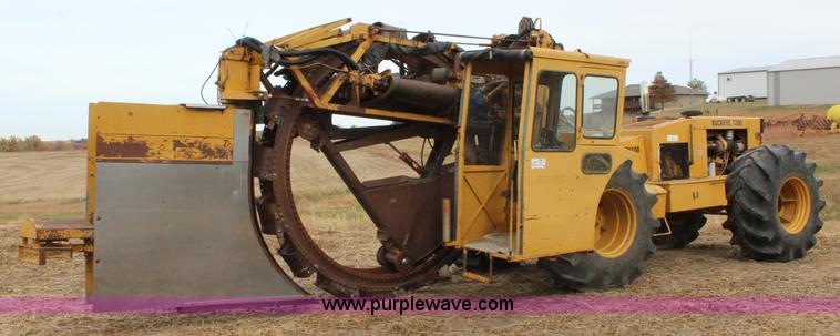image for item L2435 2001 Buckeye 7200 Magnum drainage tile wheel trencher