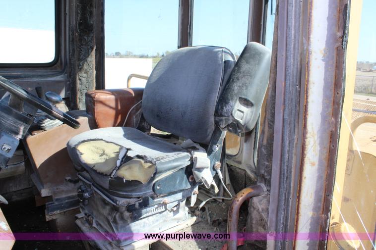 image for item L2438 1992 Dresser 555 wheel loader