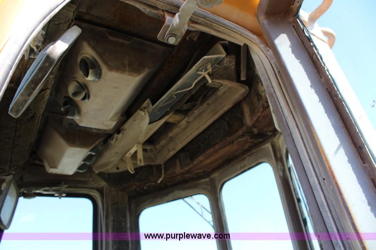 image for item L2438 1992 Dresser 555 wheel loader