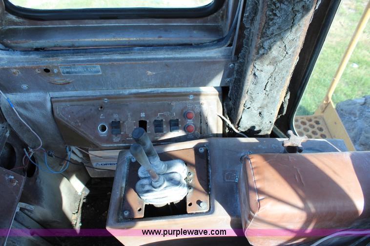image for item L2438 1992 Dresser 555 wheel loader