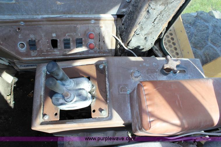 image for item L2438 1992 Dresser 555 wheel loader