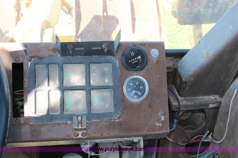 image for item L2438 1992 Dresser 555 wheel loader