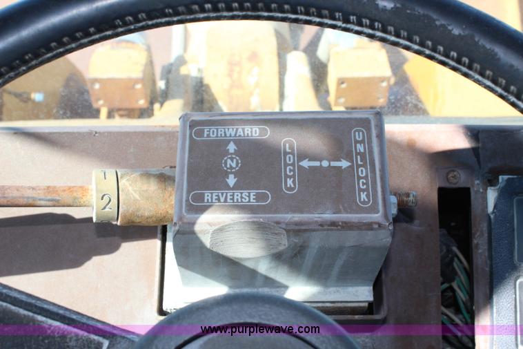 image for item L2438 1992 Dresser 555 wheel loader