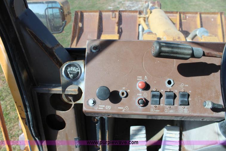 image for item L2438 1992 Dresser 555 wheel loader