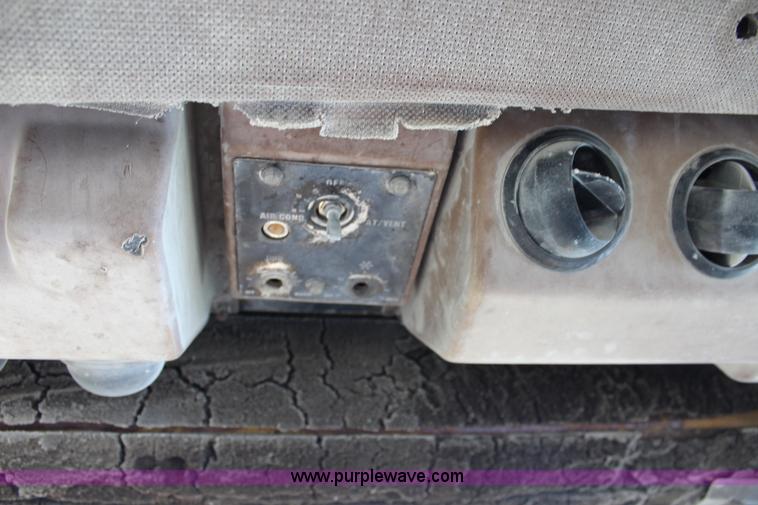 image for item L2438 1992 Dresser 555 wheel loader