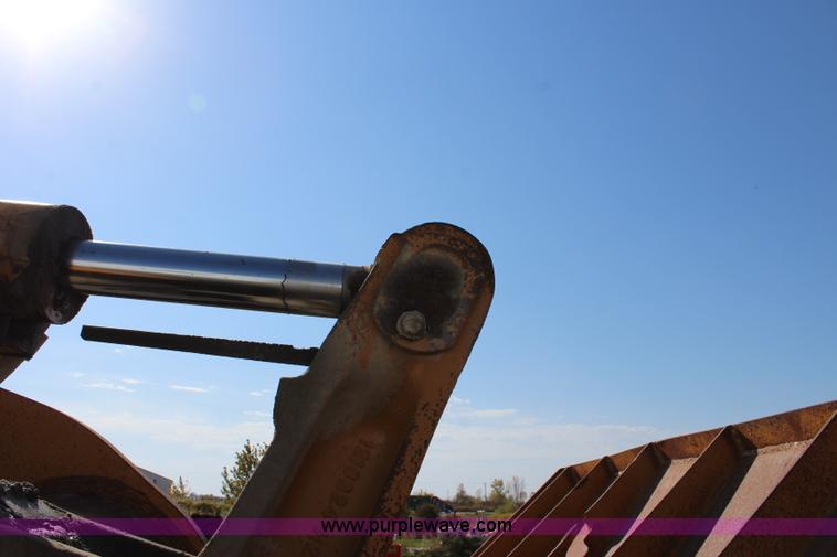 image for item L2438 1992 Dresser 555 wheel loader