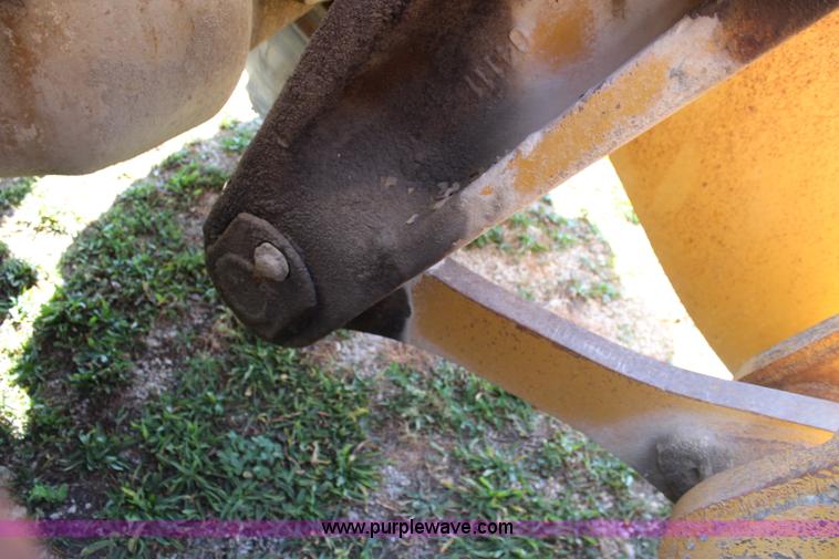 image for item L2438 1992 Dresser 555 wheel loader