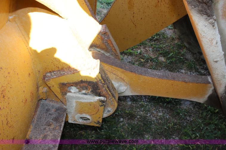 image for item L2438 1992 Dresser 555 wheel loader