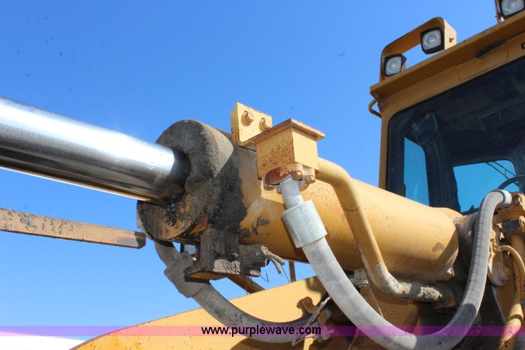 image for item L2438 1992 Dresser 555 wheel loader
